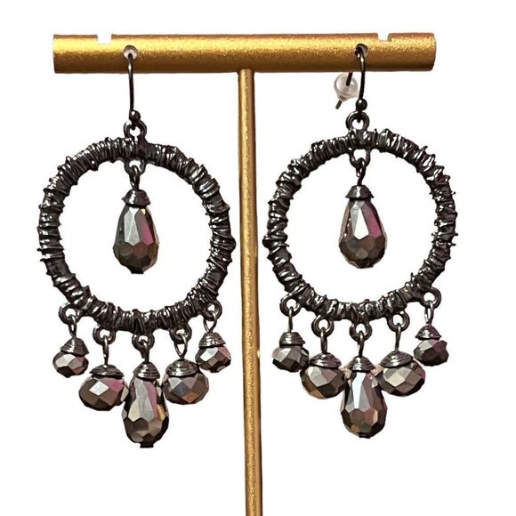 ⭐️3/$25⭐️ Gorgeous Gray Metal Crystal Dangle Earrings - Picture 1 of 4